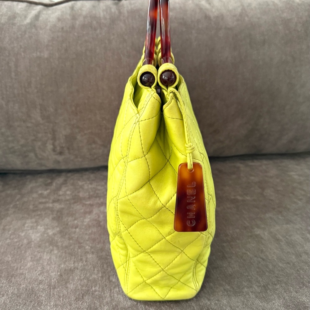 Authentic CHANEL Tortoise Top Handle Bag lime yellow leather guilted medium - Picture 14 of 16